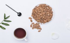 秋燥银屑病患者喉咙上痰咳不停 银屑病医生：杏仁水有助润燥补肺