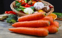 有银屑病能喝胡萝卜汁液吗？银屑病在临沂治要多少钱？